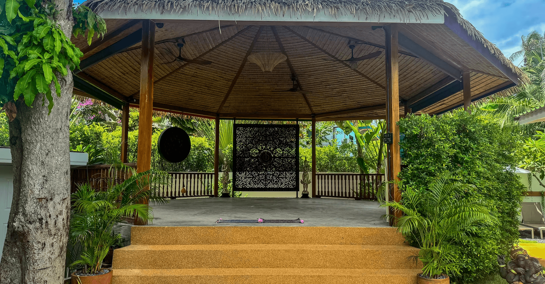 Hin Kong Bay tropical villa with infinity pool
