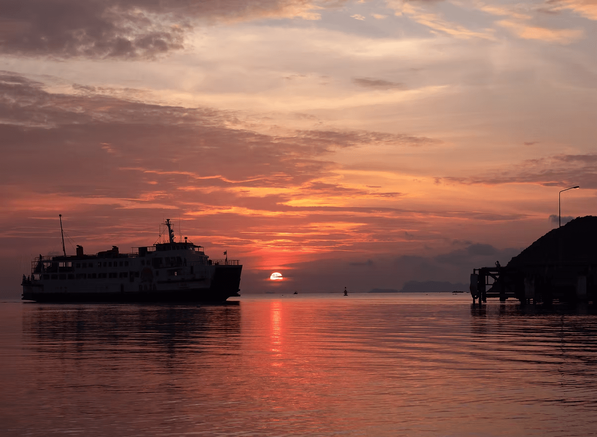 Ferry arriving at Koh Phangan